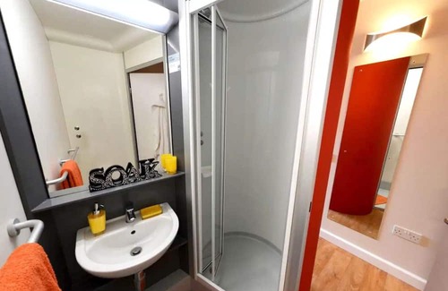 Tottenham Hale Apartment | Cozy & Budget - Accommodation in London - Students Only