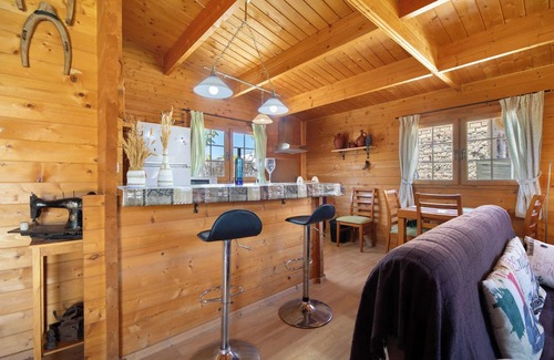 Sanlucar de Barrameda Cottage | Cottage 'La Cabaña Los Abuelos' with Private Terrace, Private Garden and Wi-Fi