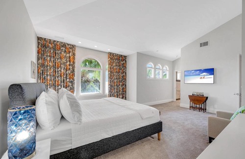 Harbor Beach House | Mediterranean Villa Heated Pool Venice of America Riverside View Venetian Key Resldences