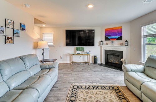 Easley House | Greenville Area Getaway w/ Patio & Backyard!