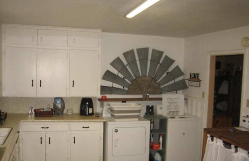 Farwell House | Clean, Quiet, Comfortable Home