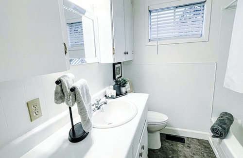 Naufrage Apartment | Remodelled Apartment w/water view, close to great hiking trails & Cavendish