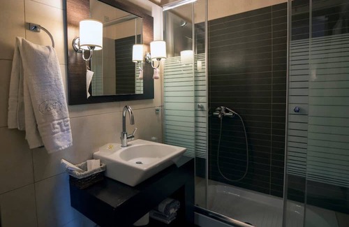 Eptalofos Condo | Eptalofos Guesthouse - Double Suite with Fireplace