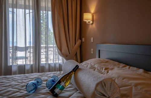 Eptalofos Condo | Eptalofos Guesthouse - Double Suite with Fireplace