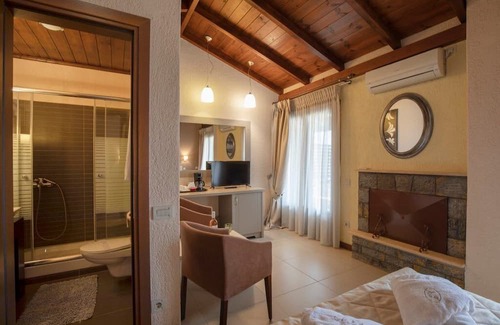 Eptalofos Condo | Eptalofos Guesthouse - Double Suite with Fireplace
