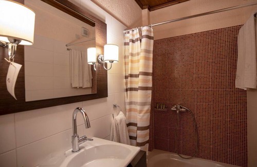 Eptalofos Condo | Agoriani Guesthouse Mount Charm, Family Suite