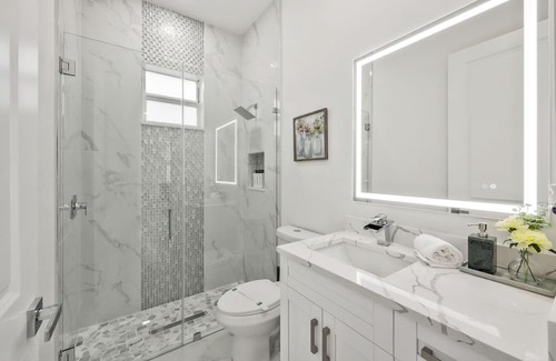 Sunshine House | New Built Modern Vacation Home With Fully Fences