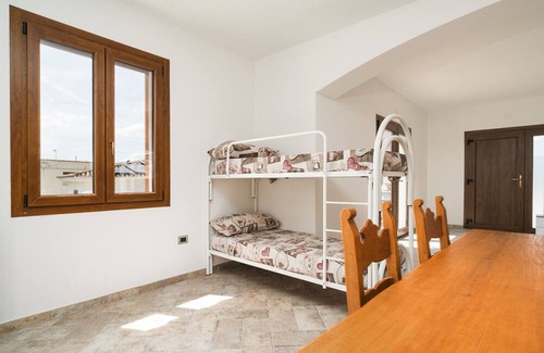 Loculi Apartment | Studio Apartment 'Appartamento 2' with Mountain View, Wi-Fi and Air Conditioning