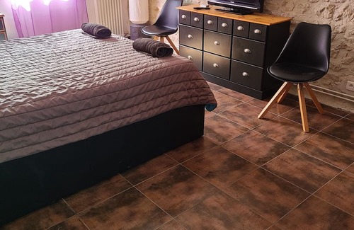 Brives-sur-Charente Bed & Breakfast | Les Coquelicots, Suite Familiale Avec Accès Piscine