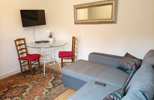 Franqueville-Saint-Pierre Apartment | Maisonnette 10 mn de Rouen, Proche de Toutes Commodités