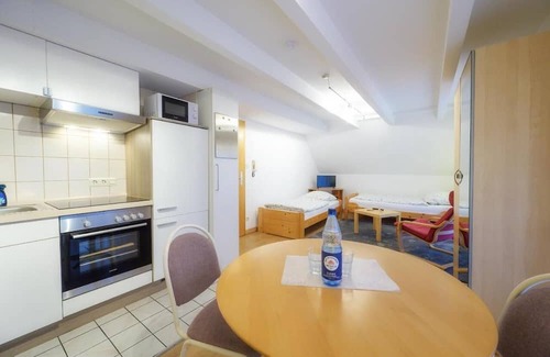 Lippstadt Apartment | Apartment 'Appartement Am Kurpark' with Wi-Fi