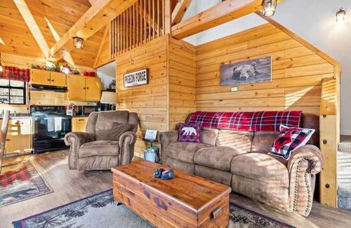 Pigeon Forge Cabin | Mountain Do - Hot tub soaks & mountain views!