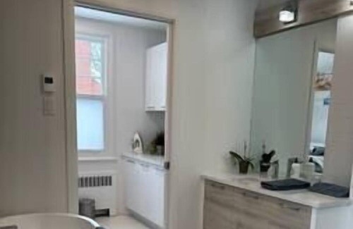 Sainte-Foy-Sillery-Cap-Rouge House | Suzana's House in the heart of Quebec City, La Maison de Suzana au coeur de Québec