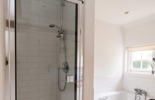 Ingatestone Cottage | Spilfeathers Cottage - sleeps 3 guests in 2 bedrooms