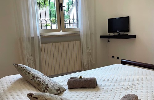 Ferrara Apartment | Elegant flat 5 min from the centre of Ferrara, with private garden and parking.