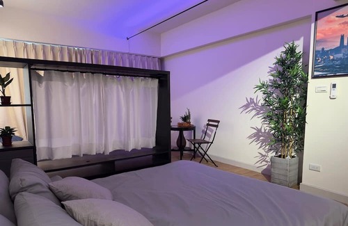 Zhongshan Condo | Taipei Main Station/ 3 Mins to MRT/ Night Market & shopping area / Up to 5 guest
