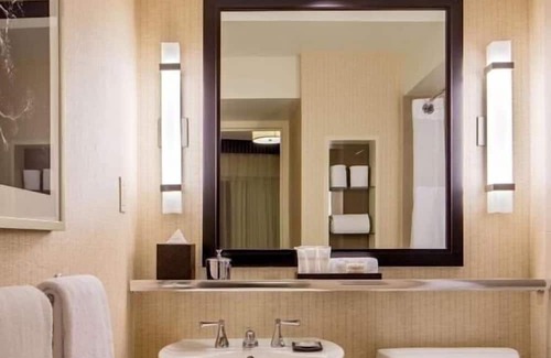 Capitol Hill Apartment | Double Room Near Tesla Destination Charger WDC