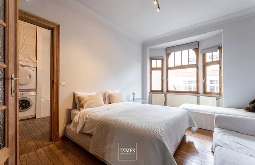 Vorst Apartment | Homerez - Spacious apartement for 6 ppl. with garden and terrace at Bruxelles