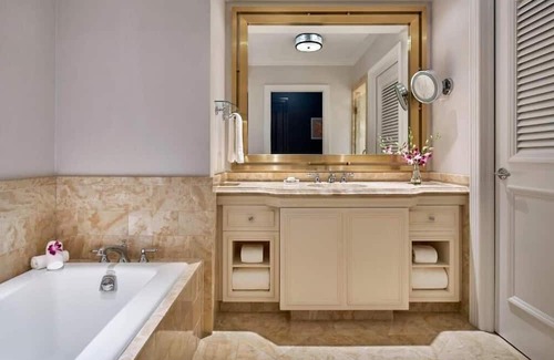 Connecticut Ave - K Street Apartment | Deluxe King Near Blue stone Cafe WDC