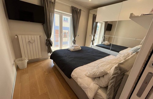 Monteverde Nuovo Apartment | Apartment 'Whitecate - Attico A Roma' with Private Terrace, Wi-Fi and Air Conditioning