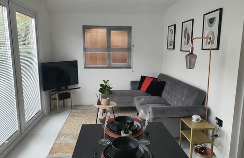 Grays Cabin | Stunning 1King bed cabin in Grays