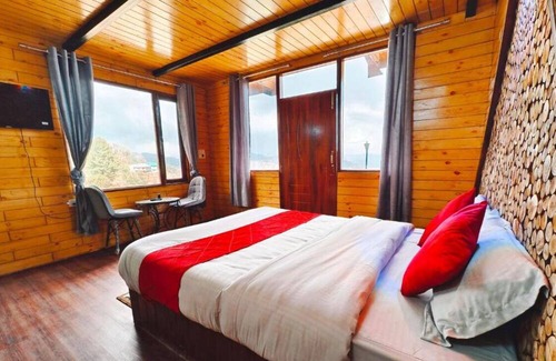 Fagu Cottage | Family Room with Mountain View - Snowind Cottages