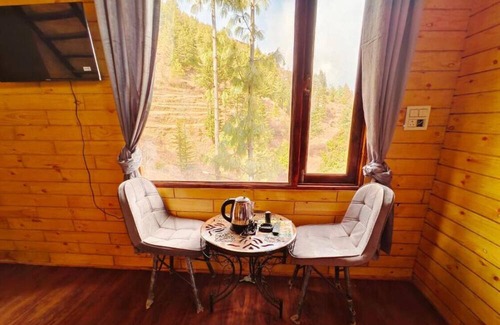 Fagu Cottage | Family Room with Mountain View - Snowind Cottages