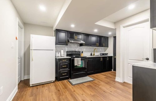 Central Erin Mills House | Spacious Basement in Mississauga