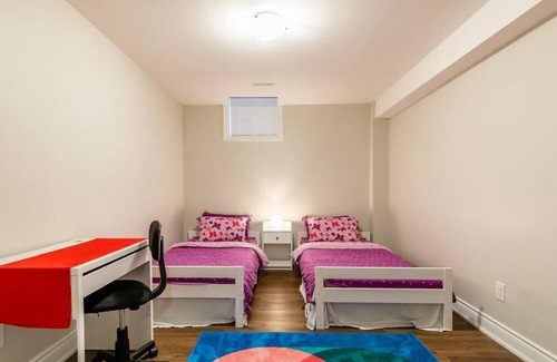 Central Erin Mills House | Spacious Basement in Mississauga