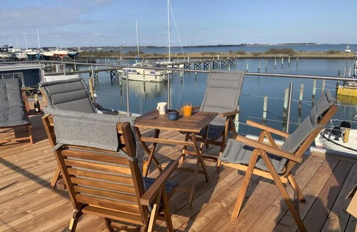 Kragenæs Boat Rental | Hausboot Moby Chic für 5 Pers. mit Großer Dachterrasse in Kragenæs auf Lolland
