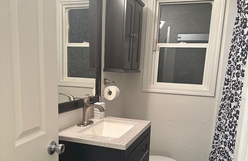 Northeast Reno House | Cozy and Pet Friendly "Movie House" in Reno