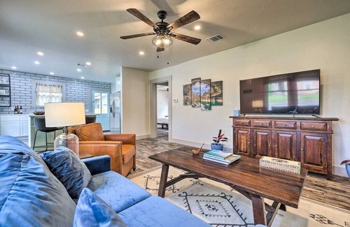 Fredericksburg House | Casablanca Cottage - Walking distance to Main St.