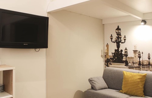 10th Arrondissement Apartment | Cosy love nest near Gare de l'Est