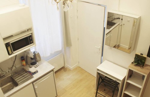 10th Arrondissement Apartment | Cosy love nest near Gare de l'Est