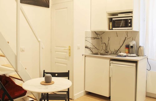 10th Arrondissement Apartment | Cosy love nest near Gare de l'Est