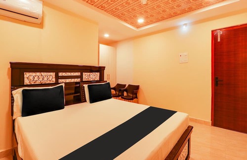 Warangal Hotel | OYO Flagship Hotel Bommarillu