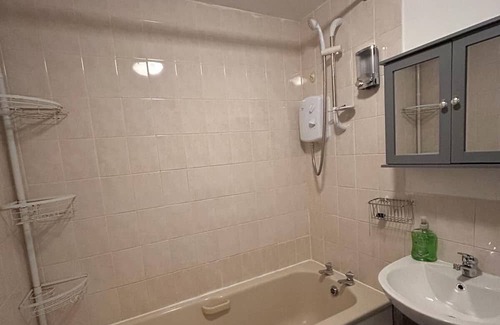 Whalebone Apartment | Specious 1 Bed flat in east London with Parking and free wifi