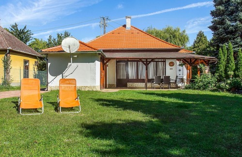 Balatonkeresztur House | Beautiful private villa for 5 guests with WIFI, TV, terrace and parking