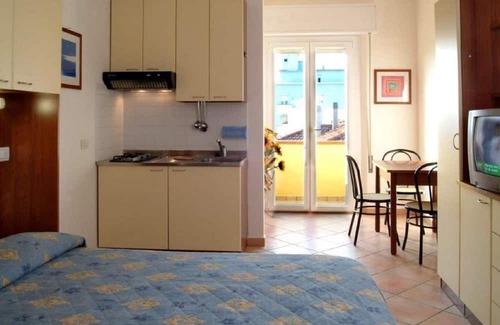 Viserba Apartment | Cosy apartment for 2 people with WIFI, A/C, balcony and pets allowed