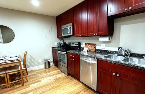 Olde Town House | Stylish downtown retreat, private sanctuary, walk to everything, free parking