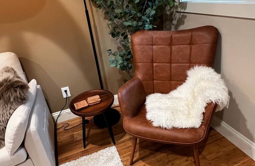 Olde Town House | Stylish downtown retreat, private sanctuary, walk to everything, free parking