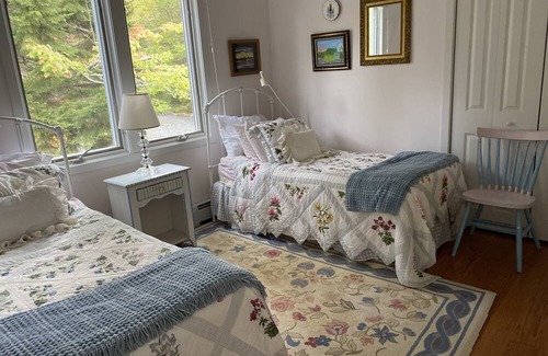 Blue Hill House | Sandpiper - 4 bedrooms, Rents Monthly Oct - June