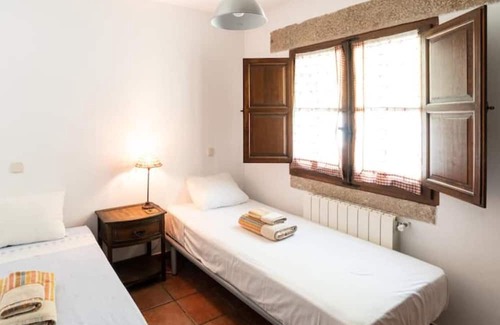 Robledo de Chavela House | Villa with mountain views and pool