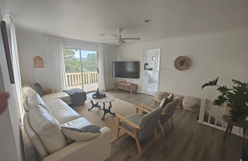 Eden House | Easy Walk to Beach & Town, pet friendly with SUPERHOSTS