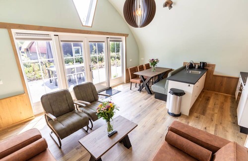 Baars Cottage | House with a terrace on the edge of the forest