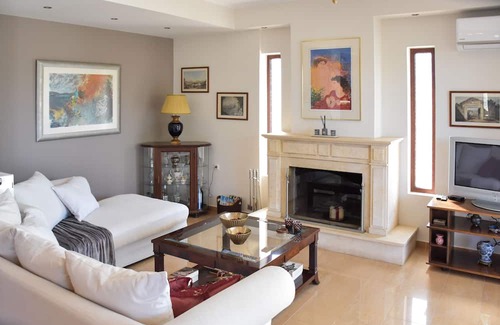 Gastouni Apartment | Kiki’s 3BD apt. with Citrus Garden & BBQ