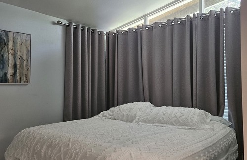 Catalina House | 12min/Universal, 5/min to Downtown. Hotel Room Style in a Cozy House in Florida