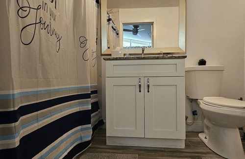 Catalina House | 12min/Universal, 5/min to Downtown. Hotel Room Style in a Cozy House in Florida