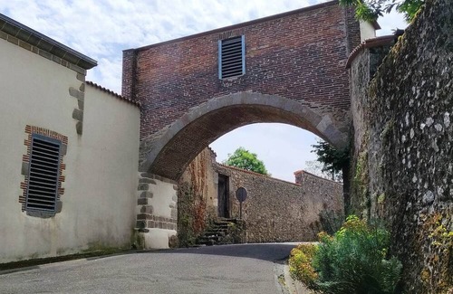 Mauleon Apartment | Gite DU Porche 79700 Mauleon 20min DU PUY DU FOU