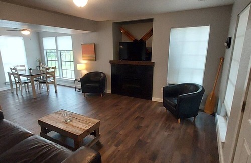 Spicewood House | Quiet Lake Travis retreat w/ pools, tennis, pickleball, lake access, shaded yard